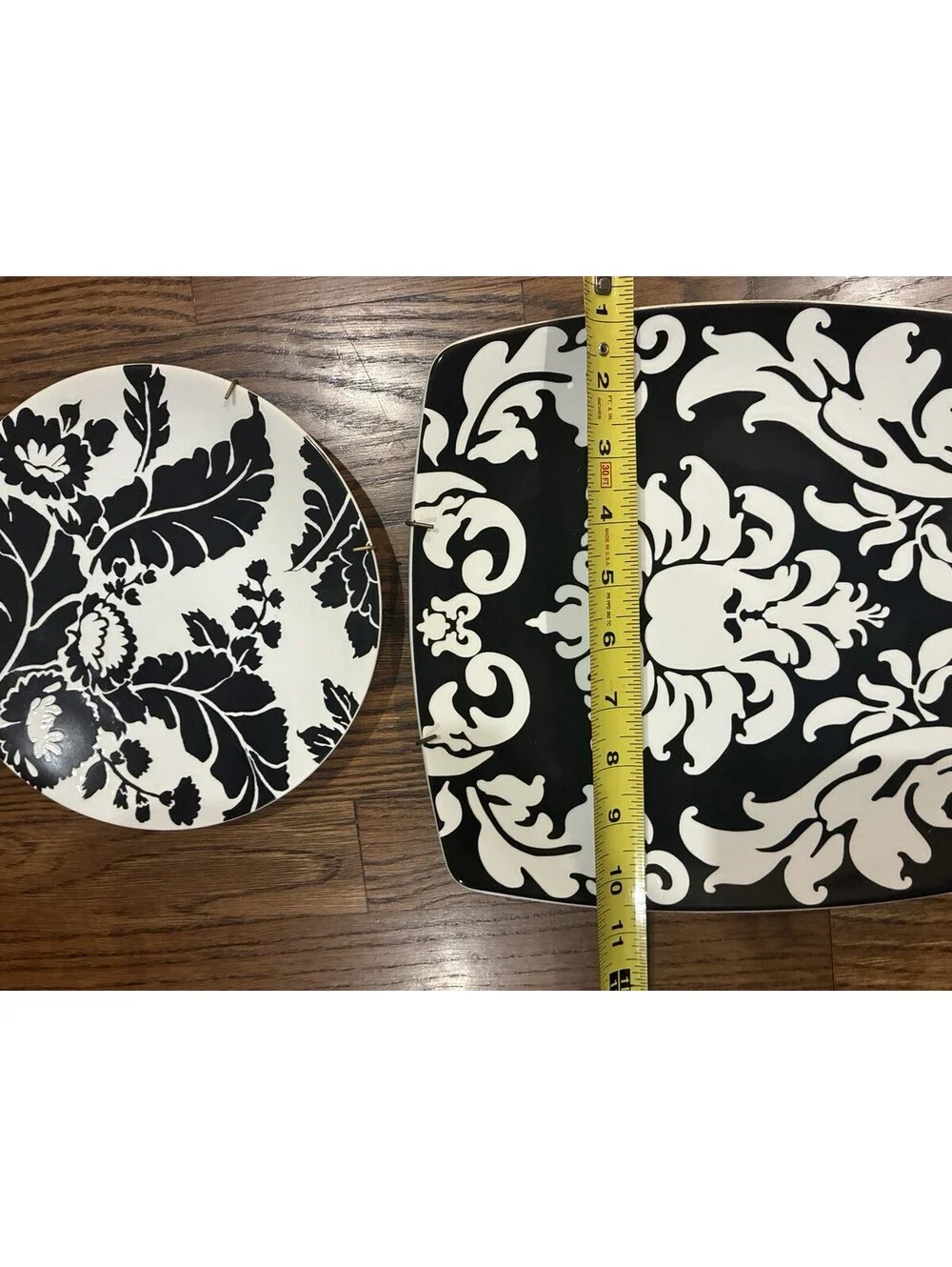 Roscher Damask Collection Stoneware Plates Set of 3, Black/White, MW/DS Safe